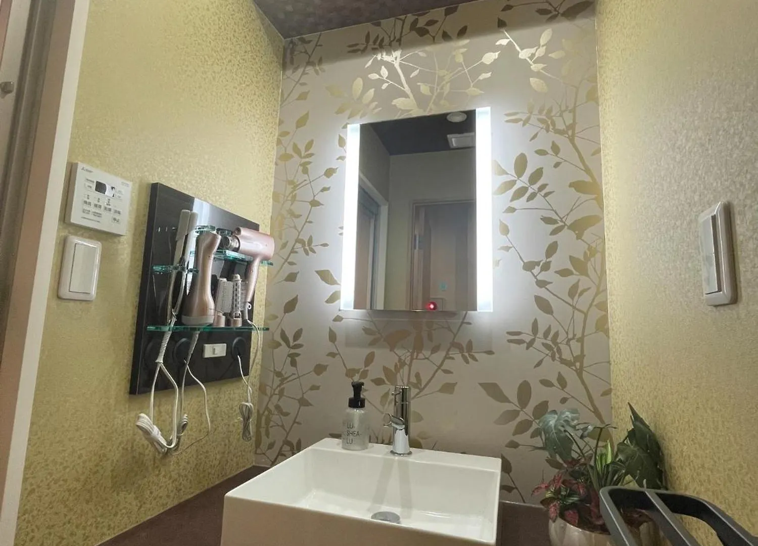 Apartment Haneda Ks Building 2F 3F - Vacation Stay 23748V Tokyo